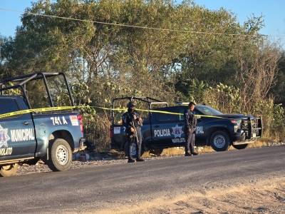 Mujer es asesinada presuntamente por su esposo y su hija queda herida en Pericos, Mocorito
