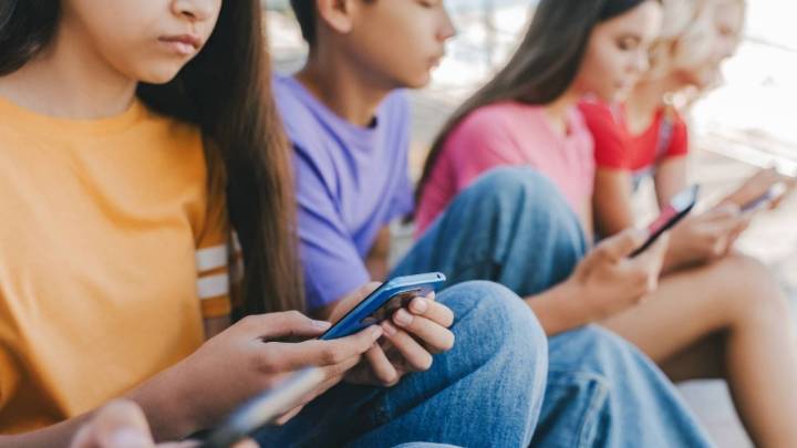 Dinamarca busca que menores de 15 años no puedan usar redes sociales