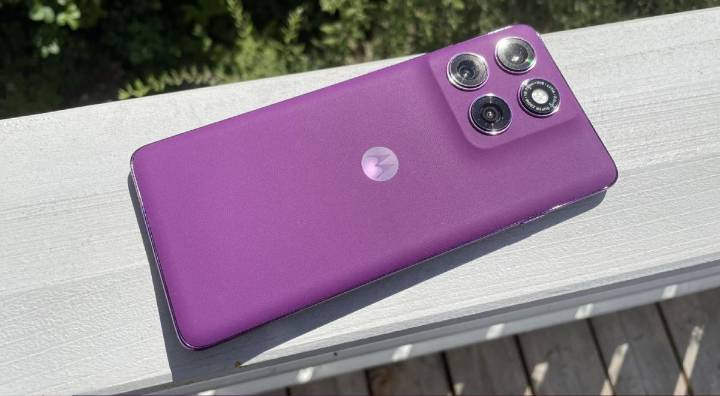 Las 5 razones por las que este Motorola aplasta al iPhone 17: la última dejó sorprendidos a expertos