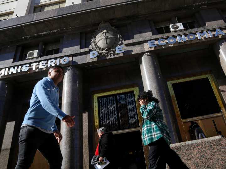 El Tesoro logra refinanciar los vencimientos de deuda y 'el efecto Anker' de Caputo se evapora