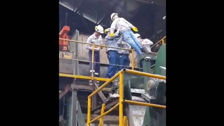 Repudian polémico "ritual" en la empresa Ledesma con un muñeco que simula ser un obrero