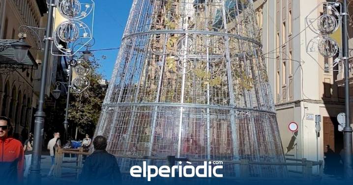 Alicante ilumina la Navidad el próximo viernes con 2,6 millones de luces led y con el gran árbol y los adornos renovados