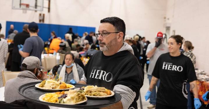 GALLERY: Salvation Army hosts Thanksgiving dinner
