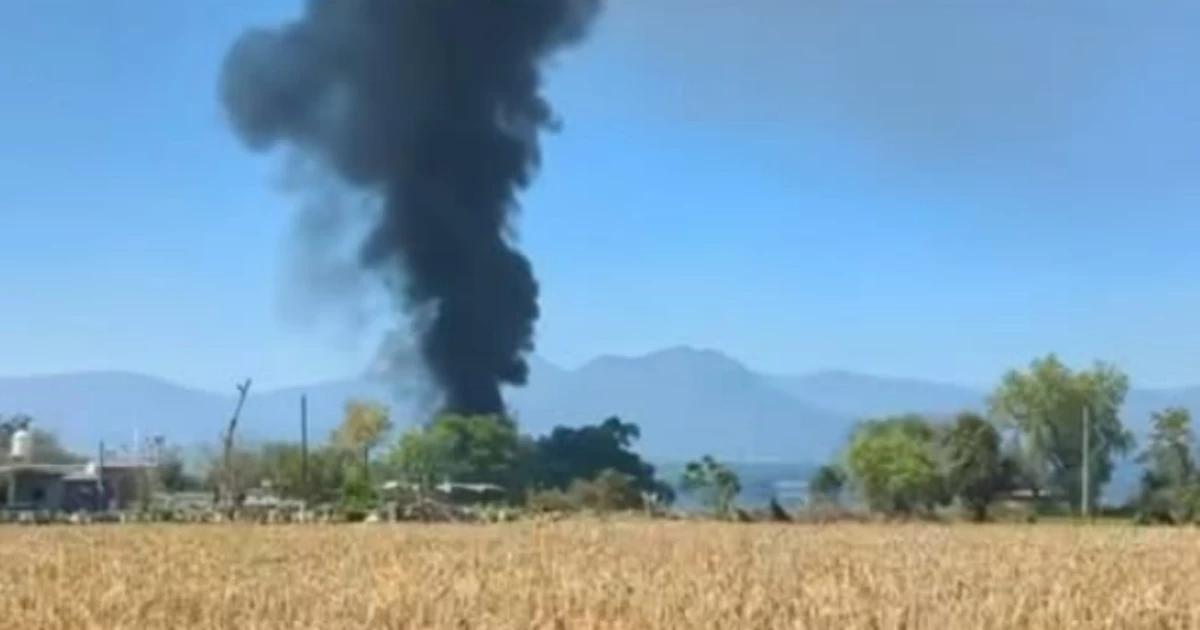 VIDEO: Explota bodega que almacenaba bidones de combustible robado en Tepetitlán, Hidalgo
