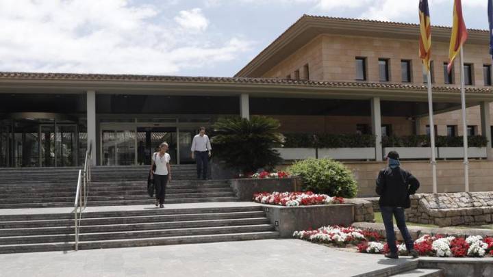 Unos turistas demandan al ayuntamiento de Calvià al romperse una señal de tráfico y caer sobre un menor