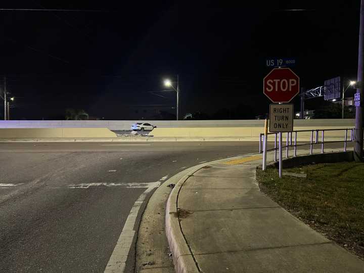 Clearwater police arrest driver on DUI after car crashes through wall on U.S. 19