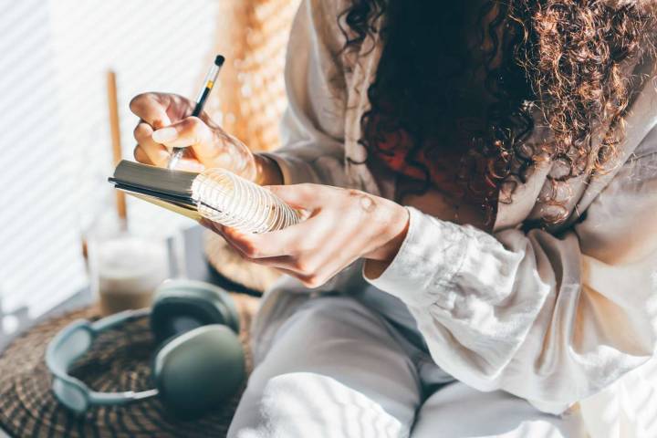 Mom Secretly Reads Daughter’s Private Journals, Says It's Her 'Right'