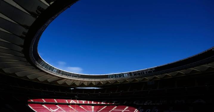 McDaniel meets with Atletico Madrid coach Simeone before Dolphins' practice in Spain