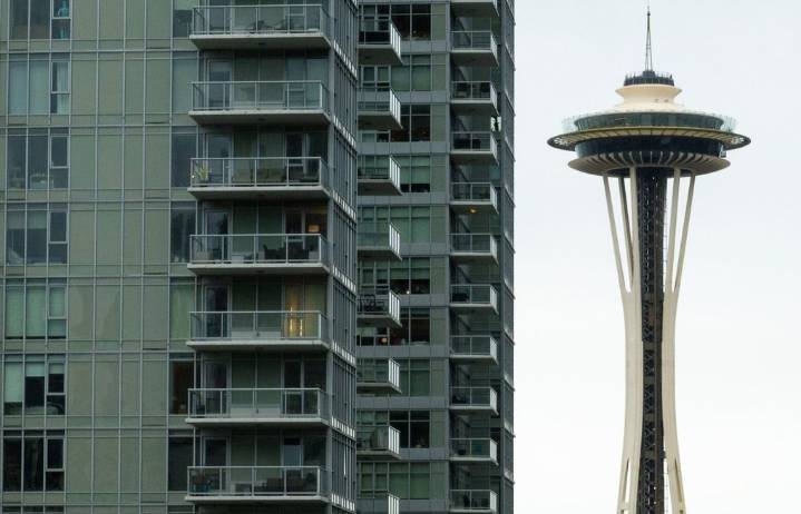 A Seattle day draped in gray