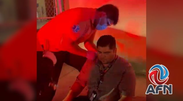 Golpean a un periodista frente a policías y no detuvieron al agresor