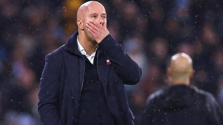 Liverpool's Slot calls disallowed goal vs. Man City 'clear and obvious' mistake