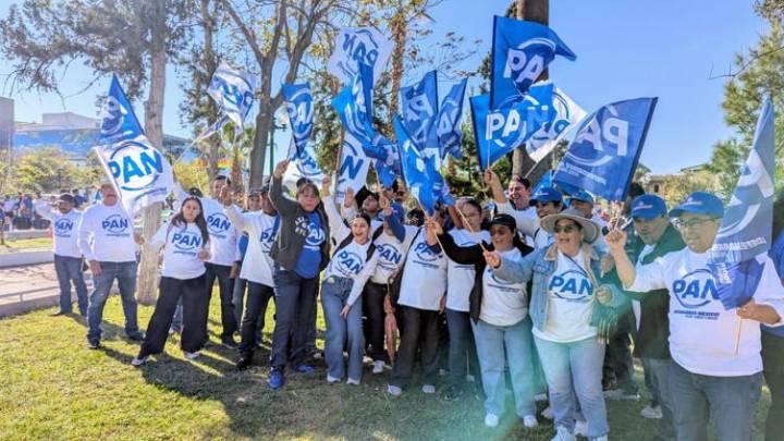 Se congregan militantes del PAN en Parque Lerdo; alistan marcha