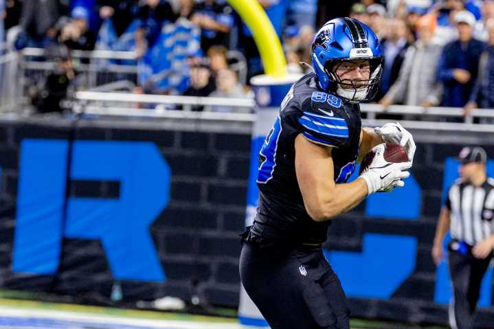 Graham Glasgow among 3 Detroit Lions offensive starters out against Packers