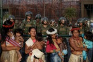 Grupo indígena bloquea la entrada a la COP30, protestan por nuevas obras públicas que afectan a su comunidad