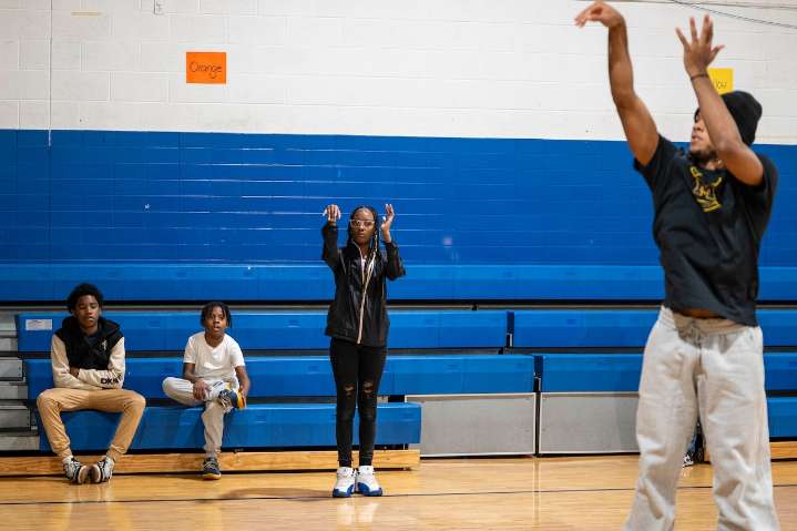 Michigan freshman Trey McKenney pays hometown visit, shoots hoops and gives back