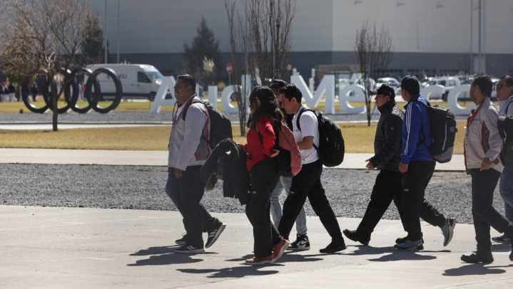 Audi en Puebla programa tiempo extra tras paro por megabloqueo carretero