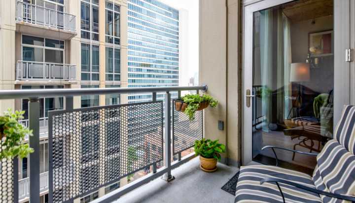 Here are 5 homes you could buy near Chicago's median price of $370,000