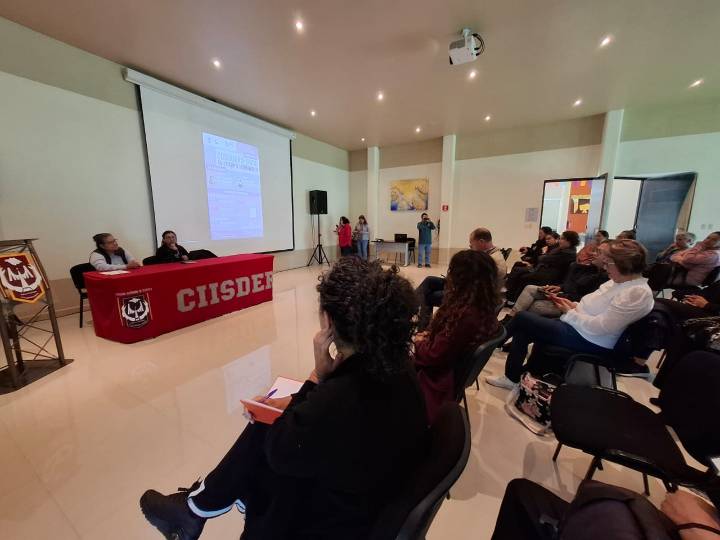 Exploran relación entre cuerpo, territorio y violencia en taller feminista en la UATx