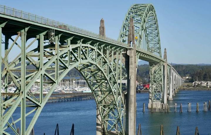 ICE contractor seeks 200 hotel rooms on Oregon coast, Newport mayor says