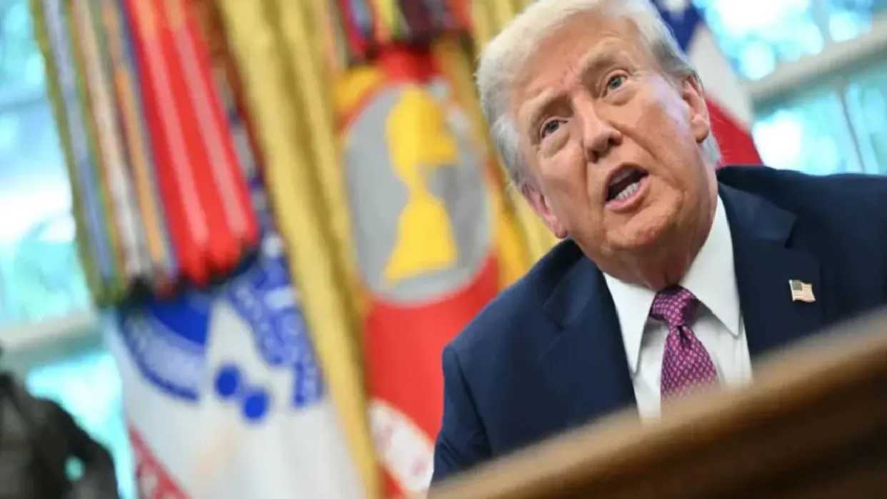 Donald Trump amenaza con atacar a Nigeria "con todas las armas en la mano"