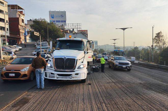 Motociclista muere arrollado por camión de carga en la México