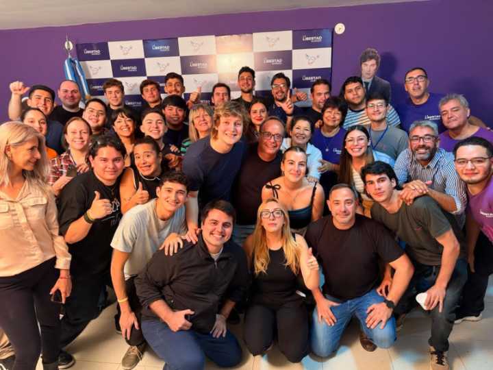 Iñaki Gutiérrez y Eugenia Rolón visitaron Resistencia para celebrar el triunfo electoral de LLA y planificar futuras acciones