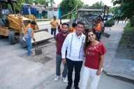 Acompaña Mara Lezama a José Alfredo Contreras en supervisión de bacheo de obra municipal en Bacalar