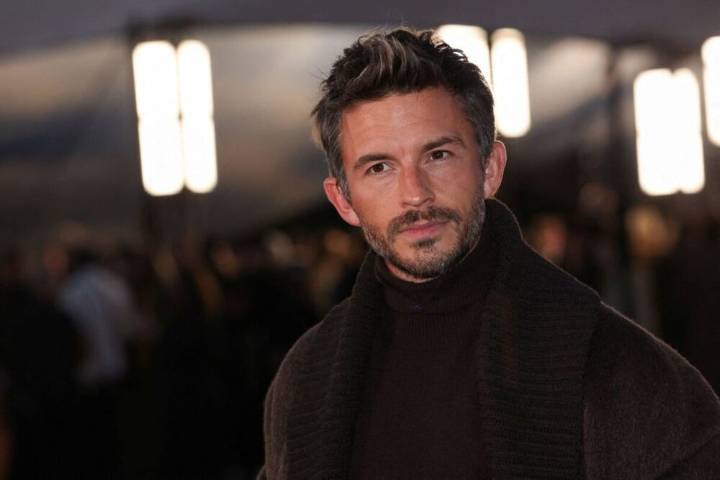 Jonathan Bailey se convierte en el hombre más sexy del mundo