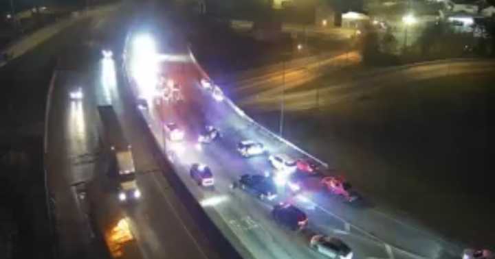 TRAFFIC ALERT: Multi-vehicle crashes shuts down 1-24 Westbound in Hamilton County