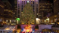 Le sale competencia a Vigo con la localidad asturiana que estrena un gigantesco árbol de Navidad para competir con el de Rockefeller de Nueva York: "Referencia visual para vecinos y visitantes"
