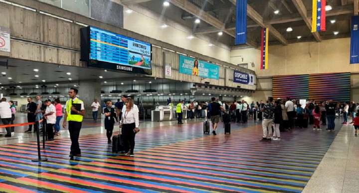 Aeropuerto de Maiquetía sigue funcionando a pesar de las declaraciones de Trump 29 de noviembre de 2025 | País El aeródromo, que sirve a Caracas, recibió durante la mañana dos vuelos desde Barbados y
