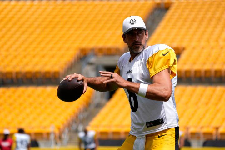 Aaron Rodgers Calls Steelers a ‘Loose’ Team Before Questioning Locker Room’s Commitment Steelers QB Aaron Rodgers calls his team "loose", while taking shots at the locker room for not going all
