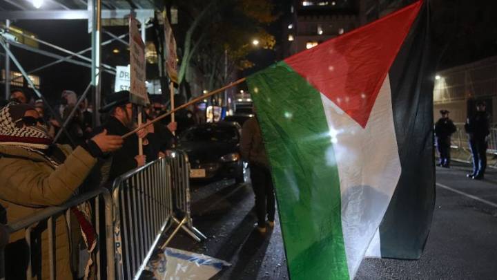 Zohran Mamdani’s handling of protest outside synagogue further worries NYC Jewish leaders