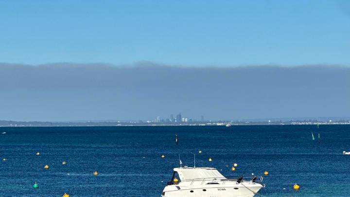 Perth haze: Residents wake to smoke blanketing much of metropolitan area after prescribed burns