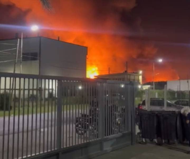 Impactante explosión. Se incendió una fábrica de agroquímicos en Ezeiza