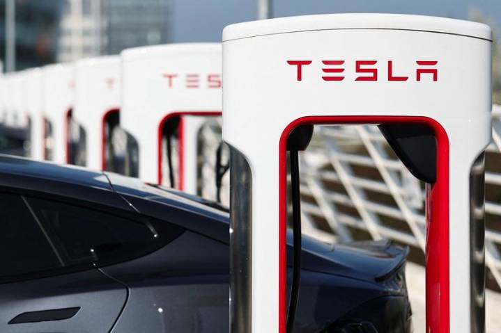 Tesla to buy $2 billion of ESS batteries from Samsung SDI over 3 years, newspaper says
