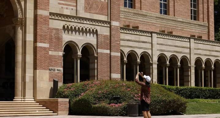 Inscripciones de estudiantes extranjeros en universidades de Estados Unidos bajan un 17 %