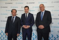 Juanma Moreno defiende en Cádiz ante el comisario europeo de pesca las demandas del sector en Andalucía