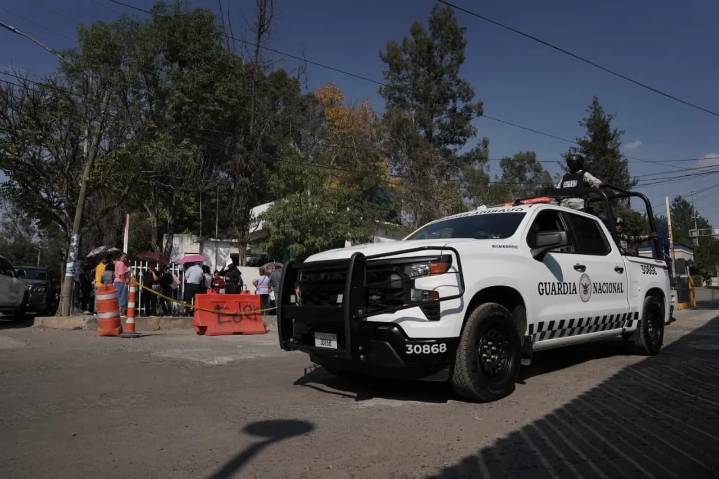 Detienen a siete funcionarios por el homicidio de Carlos Manzo