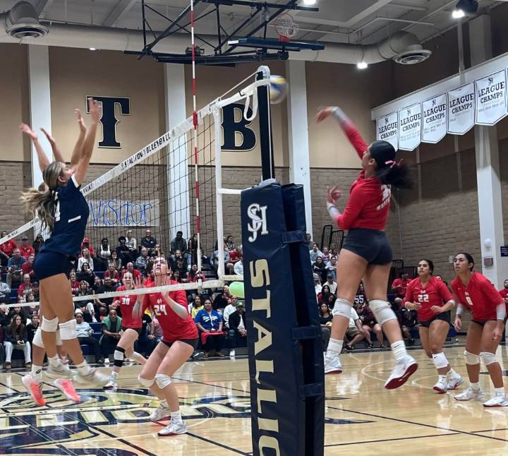 Mater Dei beats San Juan Hills, advances to CIF girls volleyball final