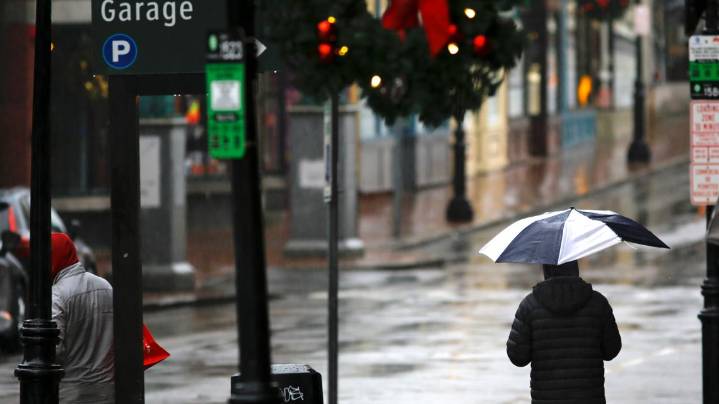 Shorter days, higher costs: Why therapists say seasonal depression is hitting harder in Hampton Roads this year