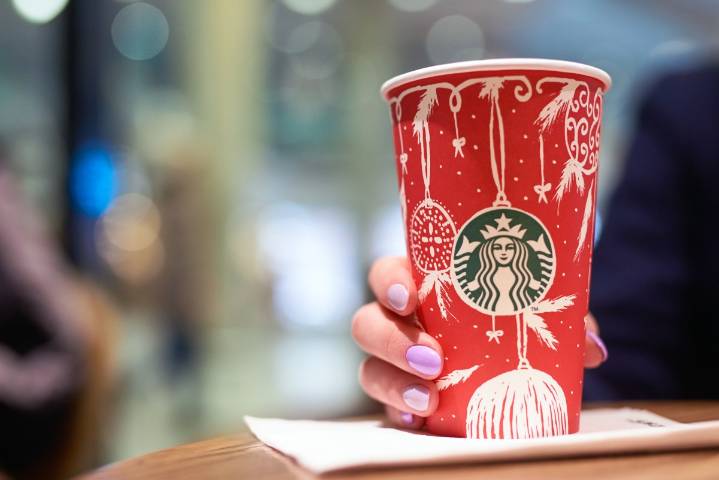 Menú navideño de Starbucks: qué bebidas trae y cuándo es el Día del Vaso Rojo
