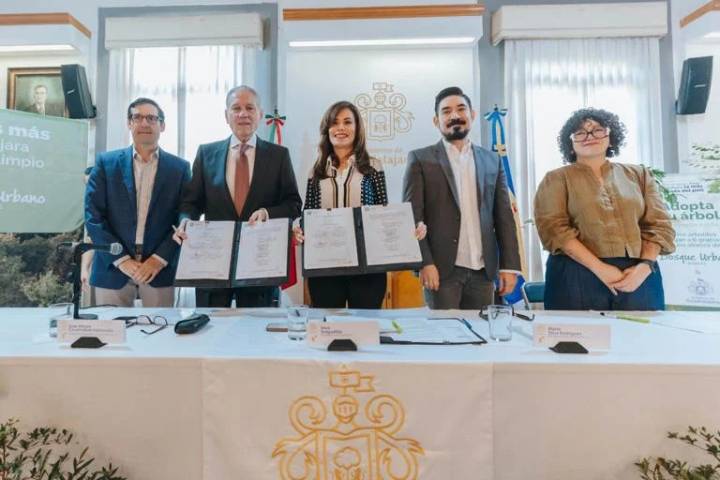 GDL firma convenio para sembrar 100 mil árboles en 12 meses