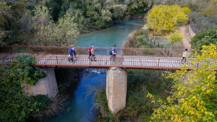 FOTOS | De la Abadía a la Tachuela, una joya teñida de otoño en este pueblo de Albacete