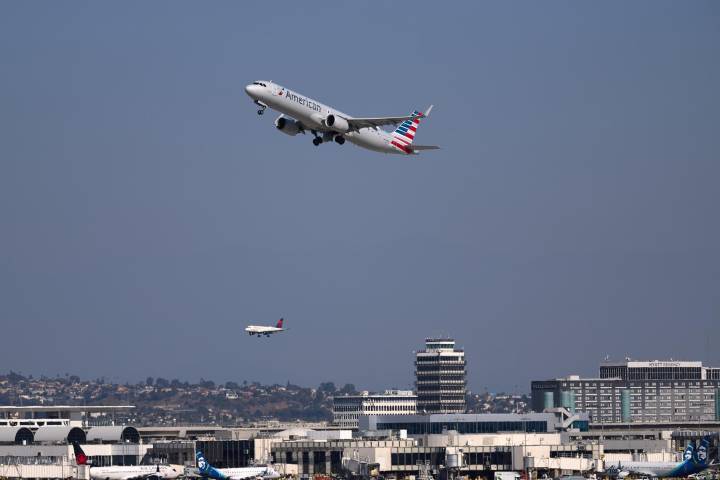 EEUU ordena inicio de reducción gradual de vuelos ante “tensión en el sistema”