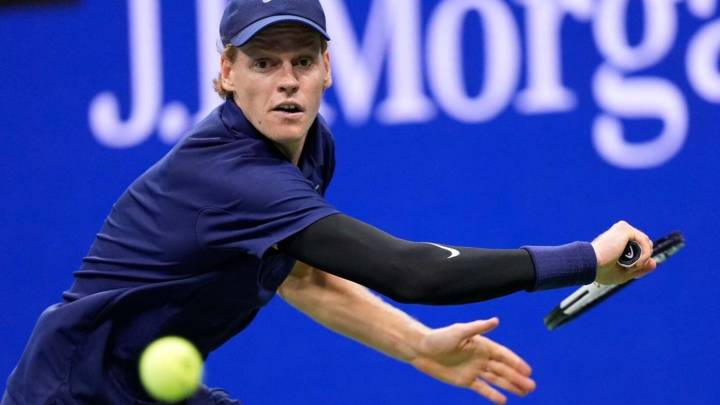 Jannik Sinner takes crucial first step in ATP Finals title defense