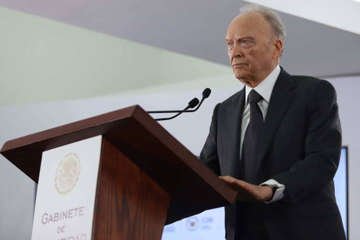 ¿Quién es Alejandro Gertz Manero?, cargos en sexenios de todos los colores