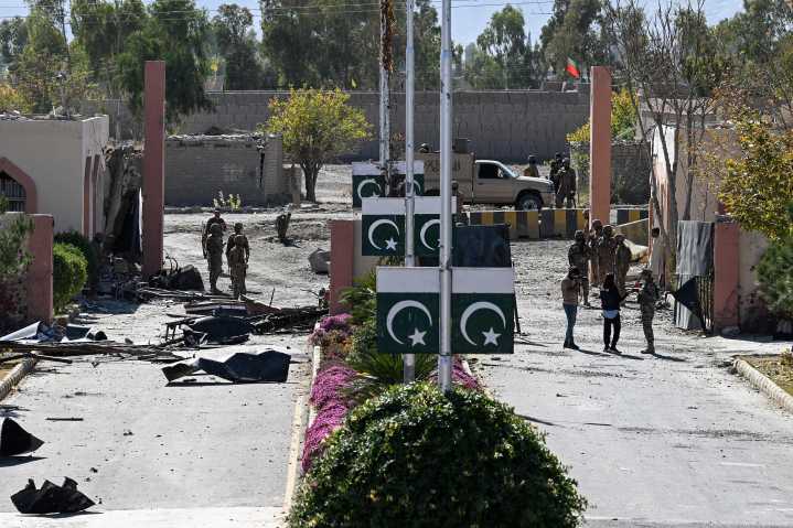 Pakistan Arrests Over 100,000 Afghans as Returns Surge