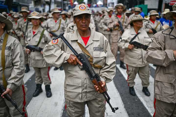 Milicia Bolivariana avanza en su formación militar para defender el país
