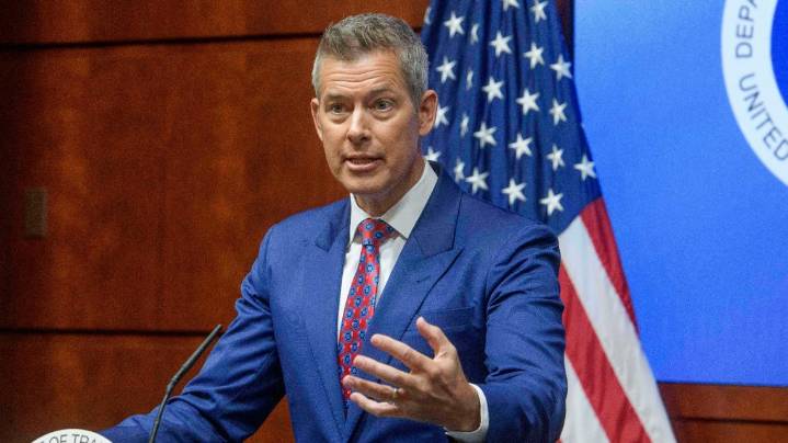 Transportation Secretary warns airspaces may close if government shutdown continues